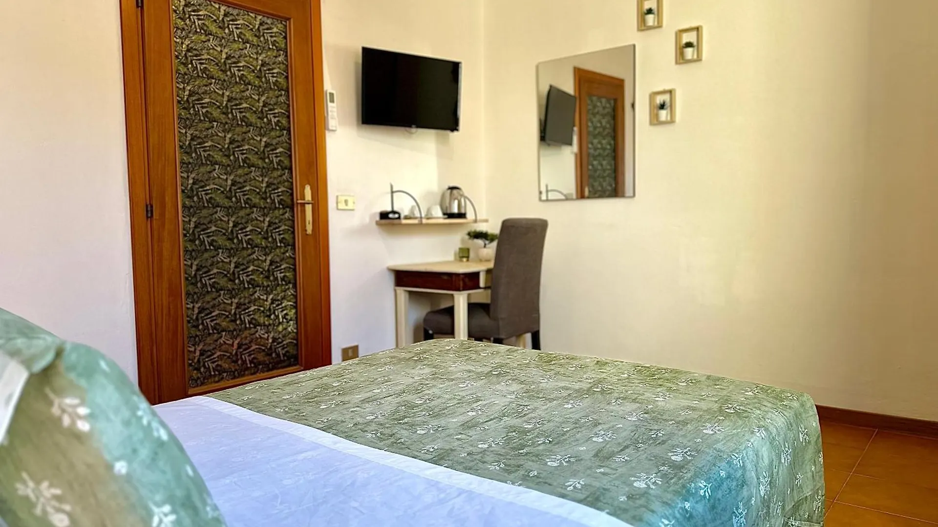 Bologna Centrale Elegant Rooms 0*,
