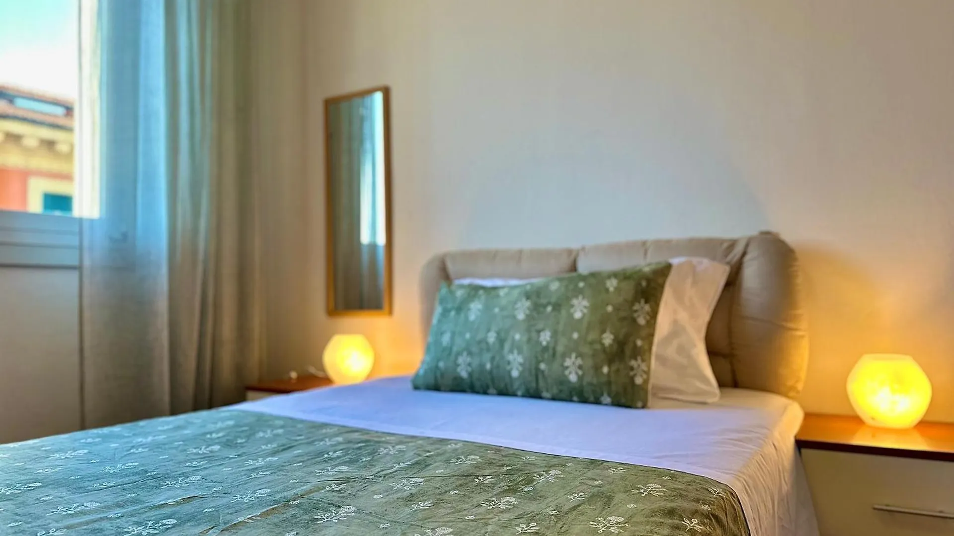 Bologna Centrale Elegant Rooms contacts