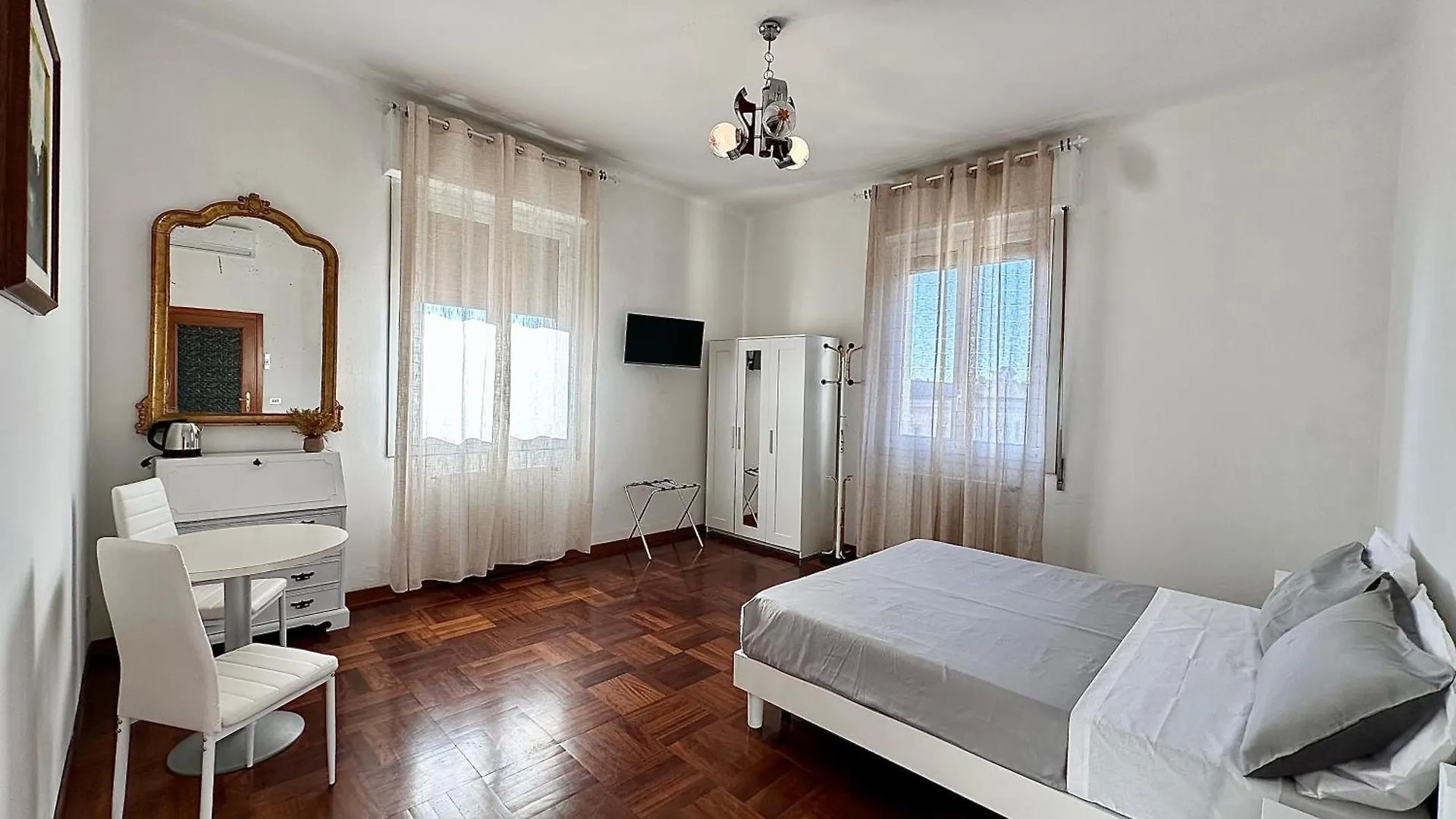 Bologna Centrale Elegant Rooms 0*,  Italy